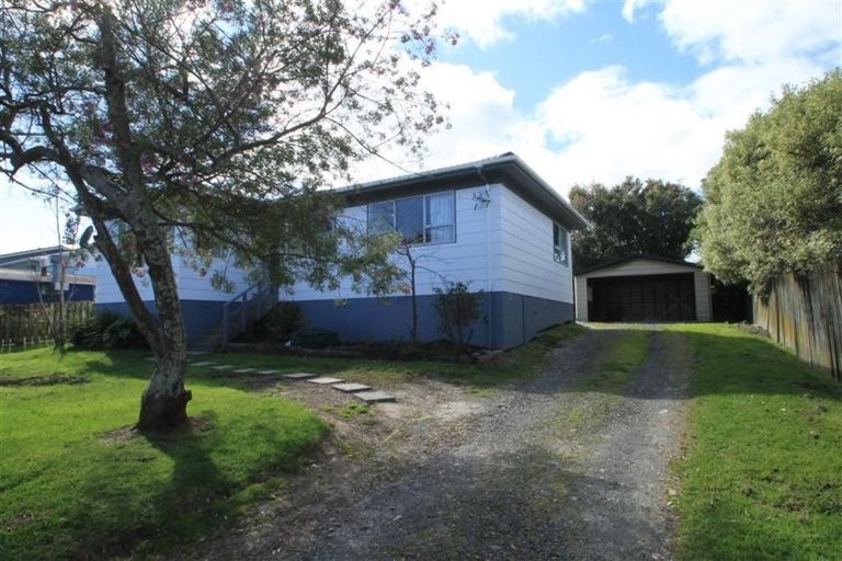 Photo of property in 12 St Margaret Place, West Harbour, Auckland, 0618