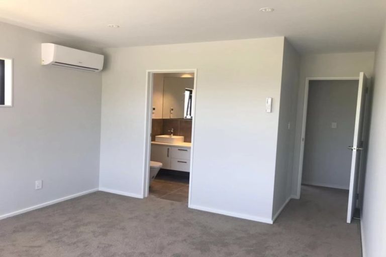 Photo of property in 58 Bordeaux Parade, Te Atatu South, Auckland, 0610