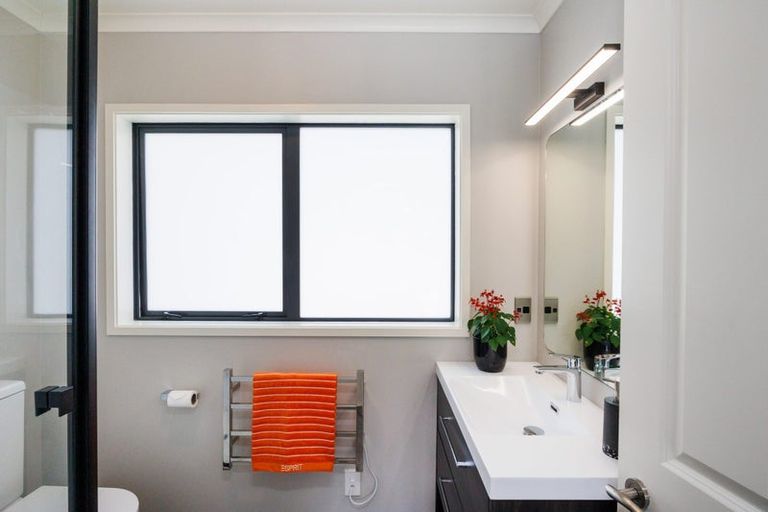 Photo of property in 38 Johnstone Drive, Fitzherbert, Palmerston North, 4410