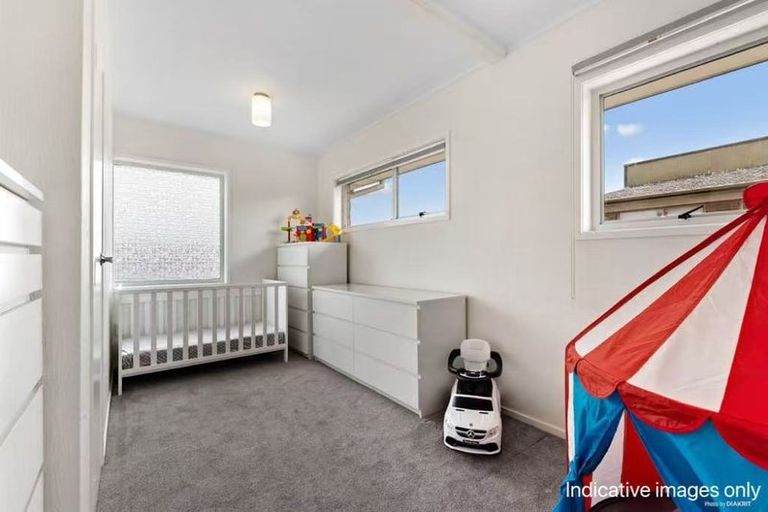 Photo of property in 1/31 Borrowdace Avenue, Botany Downs, Auckland, 2010