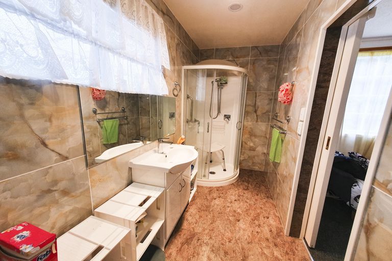 Photo of property in 15 Cargill Street, Papakura, 2110