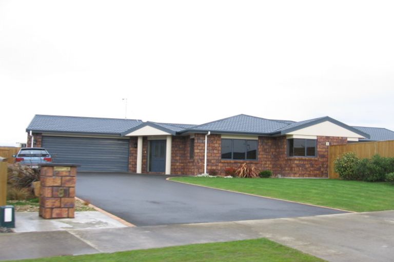 Photo of property in 8 Daniel Place, Kelvin Grove, Palmerston North, 4414