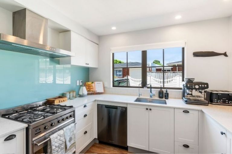 Photo of property in 261 Te Moana Road, Waikanae, 5036