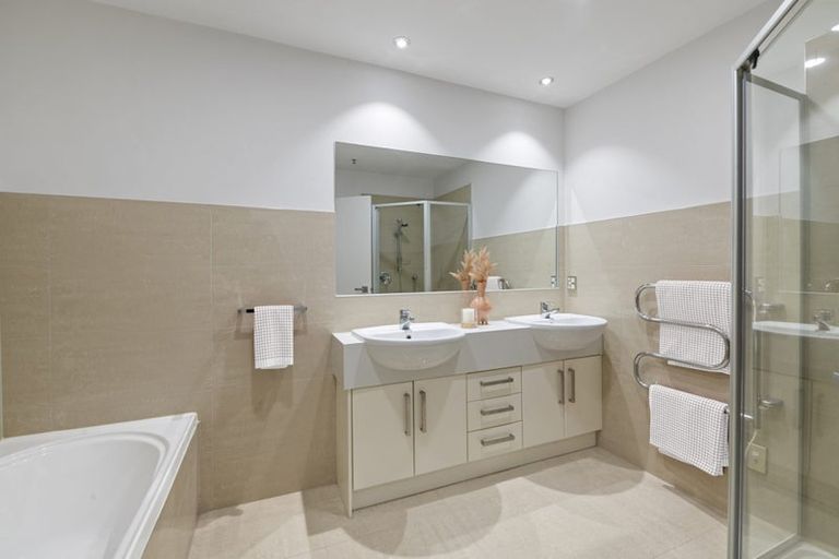 Photo of property in 175h Hurstmere Road, Takapuna, Auckland, 0622