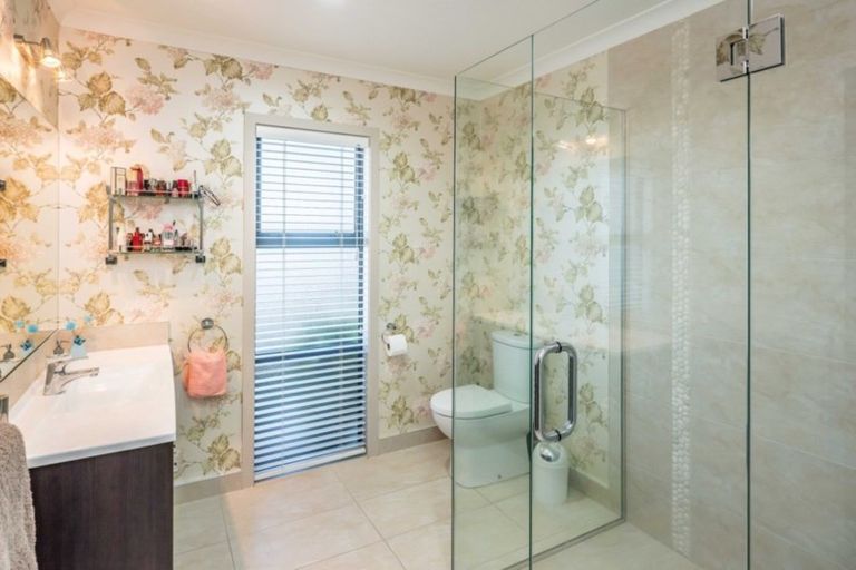 Photo of property in 10 Simpson Crescent, Raumati Beach, Paraparaumu, 5032