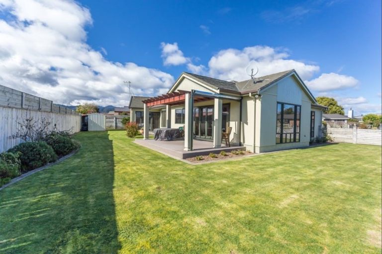 Photo of property in 1 Corfe Castle Lane, Levin, 5510