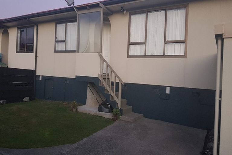 Photo of property in 2/39 Kinloch Place, Papakowhai, Porirua, 5024
