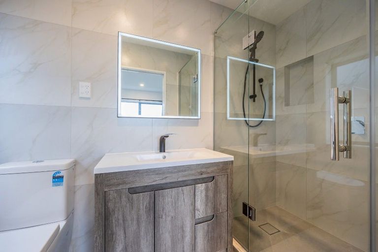 Photo of property in 13c Tenbless Court, Unsworth Heights, Auckland, 0632