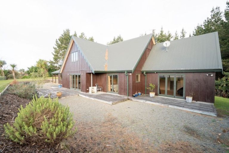 Photo of property in 267 Ngahere Park Road, Turitea, Palmerston North, 4472