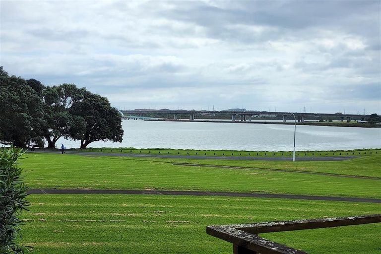 Photo of property in 2 Shortt Avenue, Mangere Bridge, Auckland, 2022