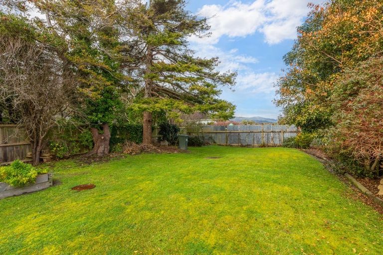 Photo of property in 25 Russell Road, Wainuiomata, Lower Hutt, 5014