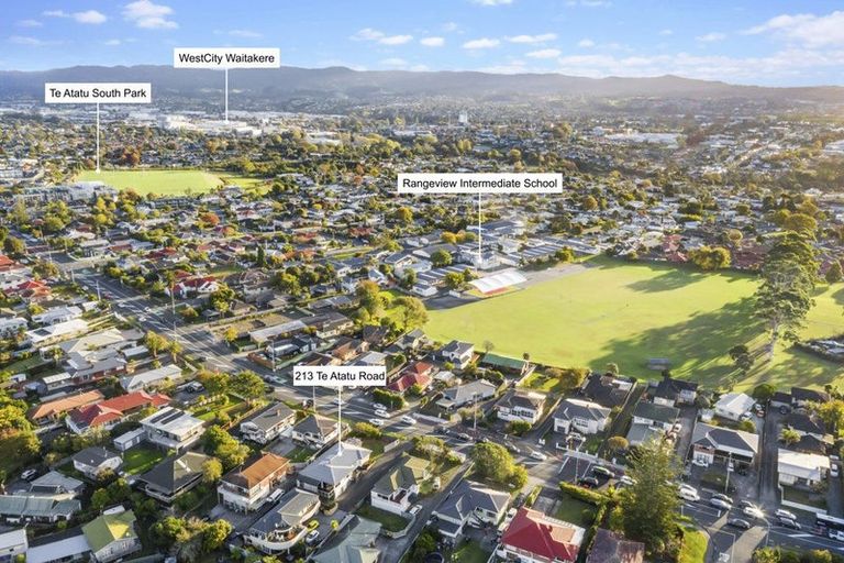 Photo of property in 213 Te Atatu Road, Te Atatu South, Auckland, 0610
