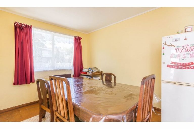 Photo of property in 1 Leo Street, Glen Eden, Auckland, 0602