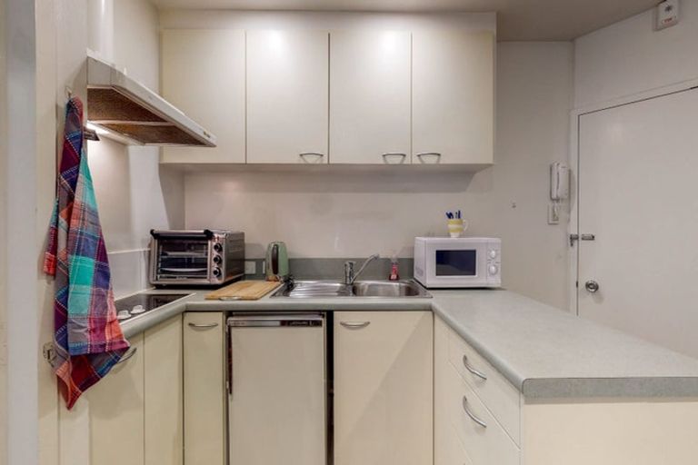 Photo of property in Capital Hill Apartments, 13/54 Hill Street, Thorndon, Wellington, 6011