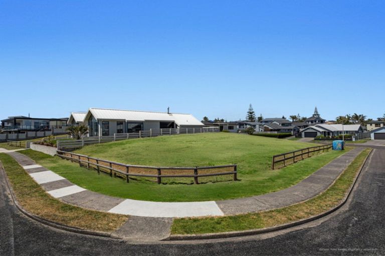 Photo of property in 14 Pacific Parade, Coastlands, Whakatane, 3120