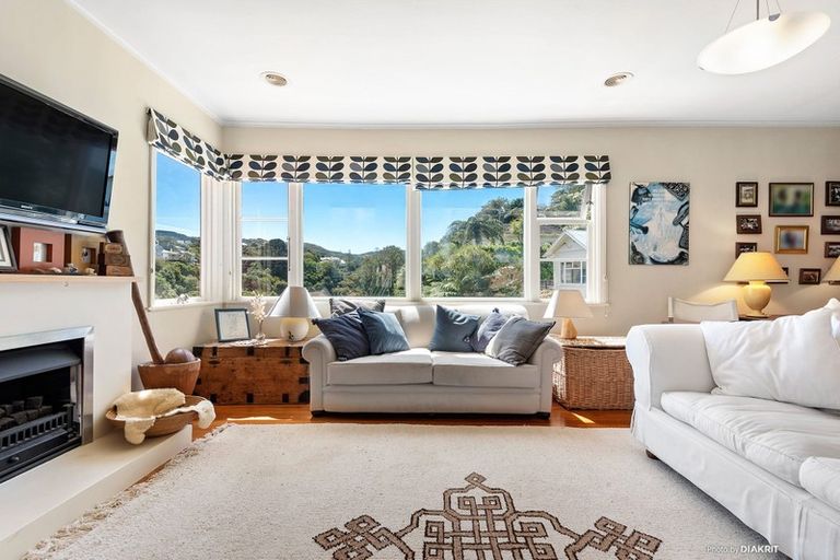 Photo of property in 18 Creswick Terrace, Northland, Wellington, 6012