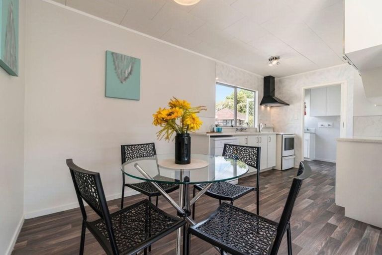 Photo of property in 2/25 Kervil Avenue, Te Atatu Peninsula, Auckland, 0610