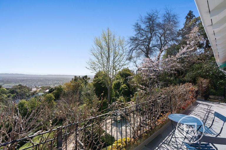 Photo of property in 116 Dyers Pass Road, Cashmere, Christchurch, 8022