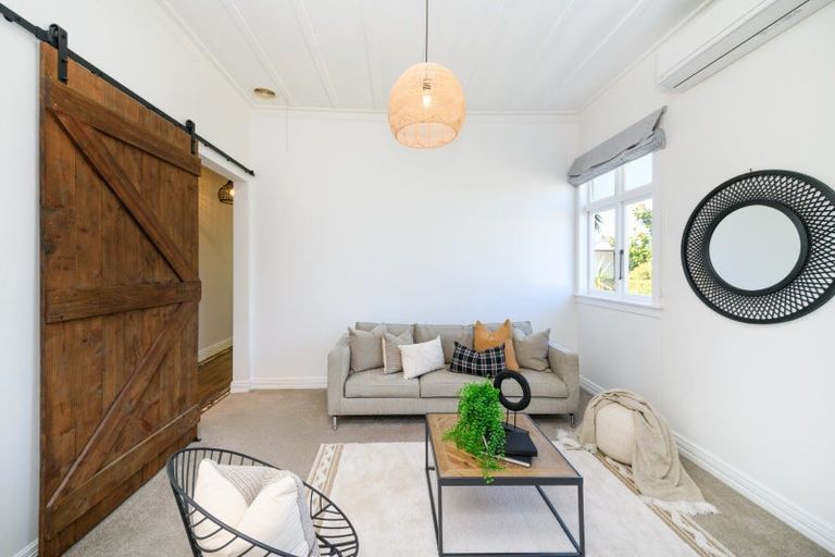 Photo of property in 31 Dunk Place, Milson, Palmerston North, 4414