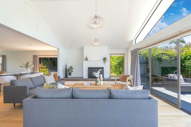 Photo of property in 163 West Harbour Drive, West Harbour, Auckland, 0618
