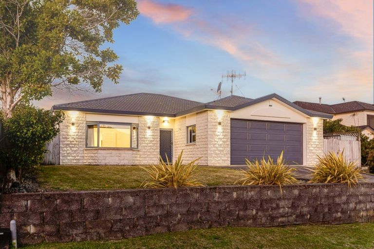 Photo of property in 3 Barque Crescent, Whitby, Porirua, 5024