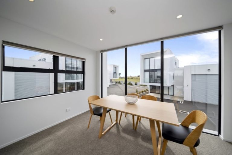 Photo of property in 2/86 Hurlstone Drive, Waiwhakaiho, New Plymouth, 4312