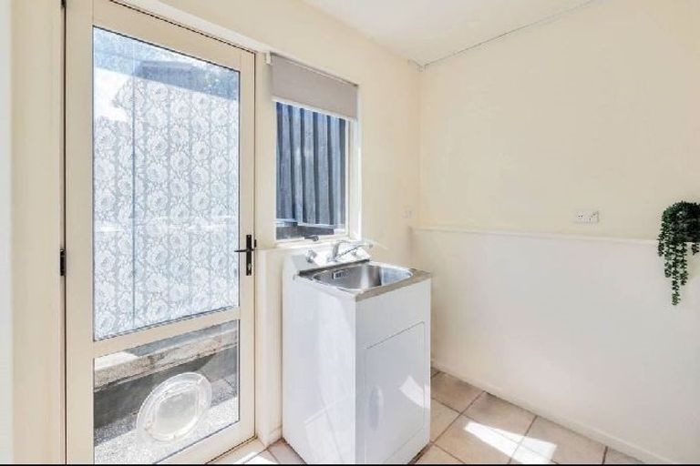 Photo of property in 2/41 Selwyn Crescent, Forrest Hill, Auckland, 0620