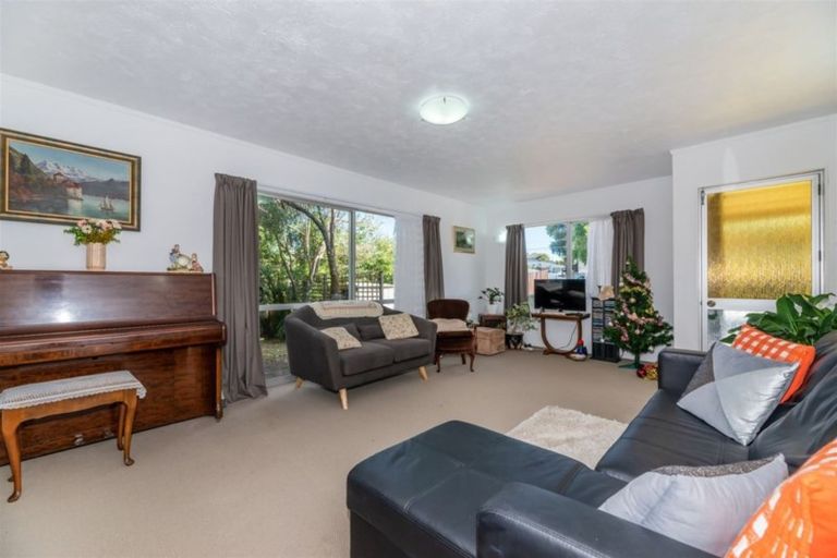 Photo of property in 37 Kohekohe Street, New Lynn, Auckland, 0600