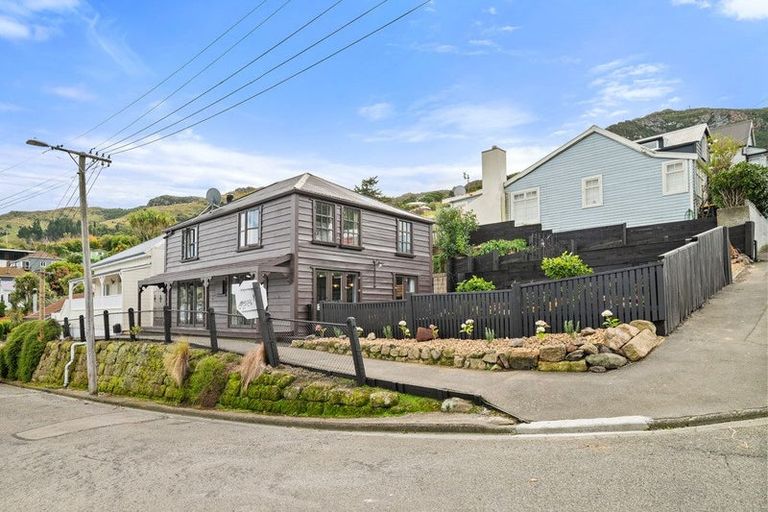 Photo of property in 2a Ripon Street, Lyttelton, 8082