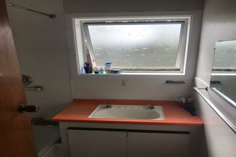 Photo of property in 2/30 Mcleod Road, Henderson, Auckland, 0612