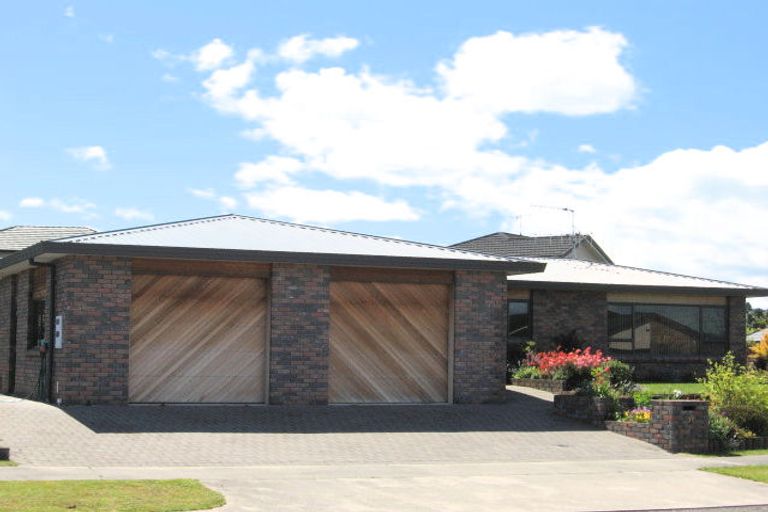 Photo of property in 37 Kinder Street, Acacia Bay, Taupo, 3330