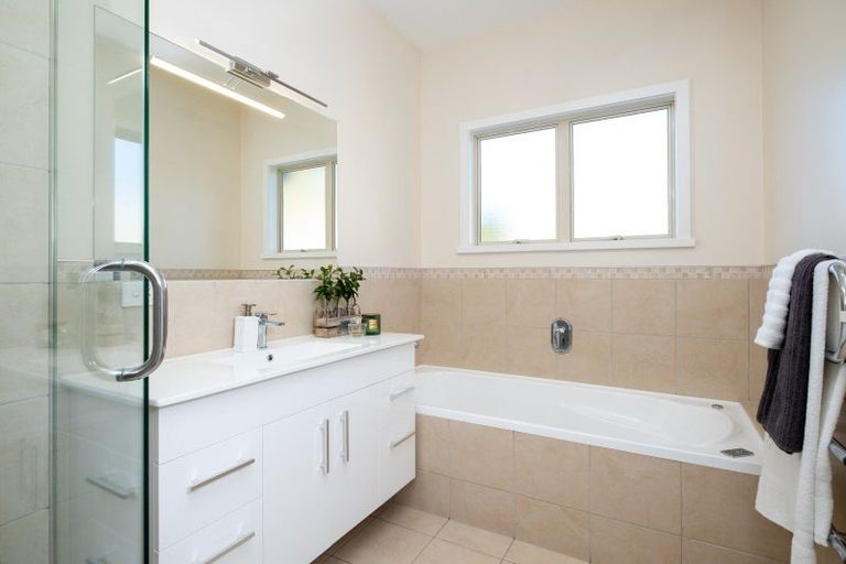 Photo of property in 19a Guthrie Road, Havelock North, 4130