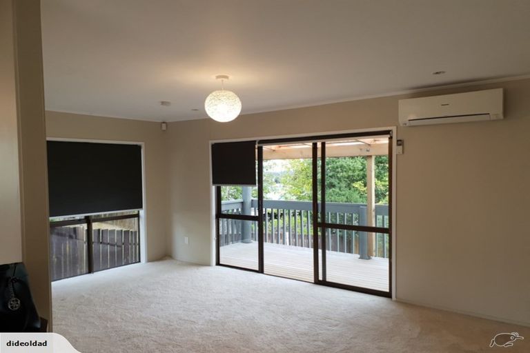 Photo of property in 33 Hobsonville Road, West Harbour, Auckland, 0618