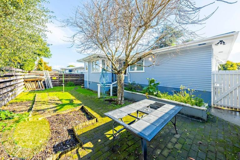 Photo of property in 1/100 Beach Road, Pahurehure, Papakura, 2113