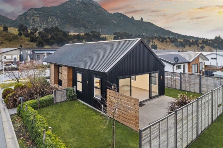 Photo of property in 46 Marbleleaf Lane, Albert Town, Wanaka, 9305