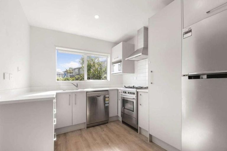 Photo of property in 15 Apple Orchard Way, Sunnyvale, Auckland, 0612