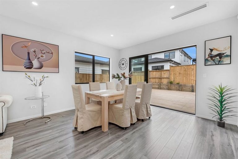Photo of property in 60 Drumbuoy Drive, Flat Bush, Auckland, 2019