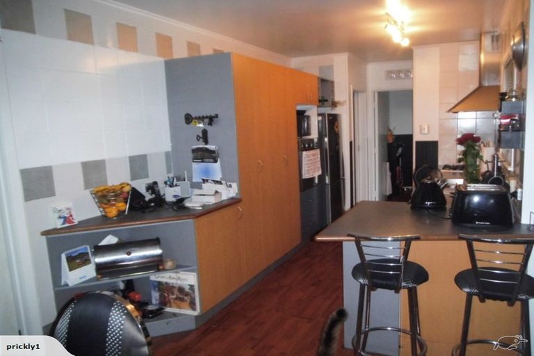 Photo of property in 2 Taupo Street, Green Bay, Auckland, 0604