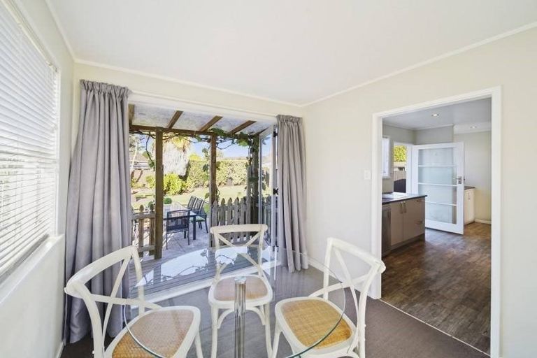 Photo of property in 72 Walworth Avenue, Pakuranga Heights, Auckland, 2010