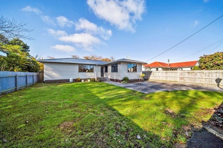 Photo of property in 16 Caplen Street, Hawera, 4610