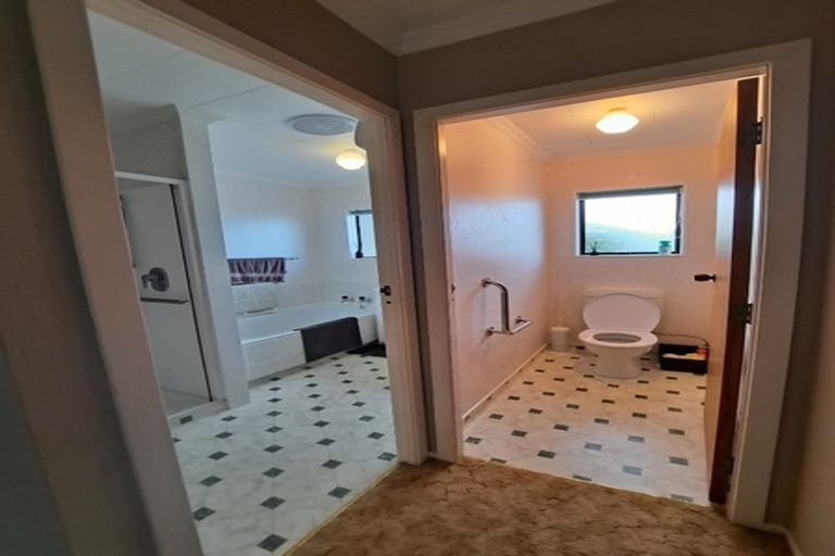 Photo of property in 13a Julian Place, Westown, New Plymouth, 4310