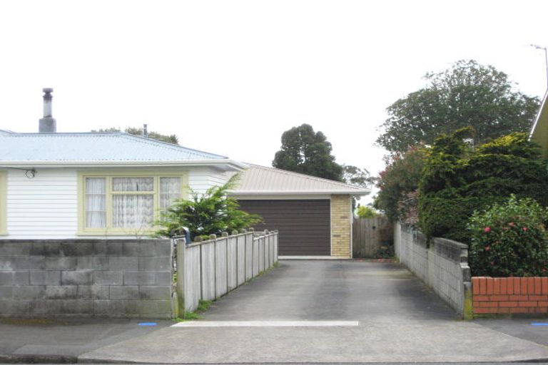 Photo of property in 18 Huatoki Street, Vogeltown, New Plymouth, 4310