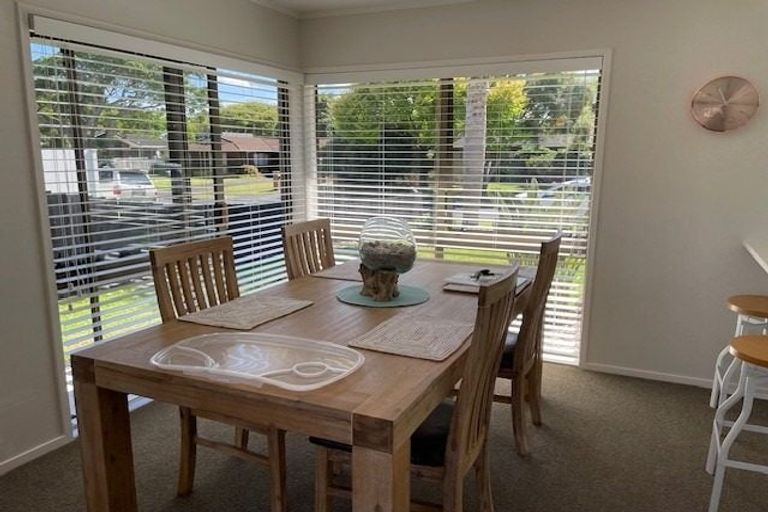Photo of property in 7 Donzella Place, Conifer Grove, Takanini, 2112