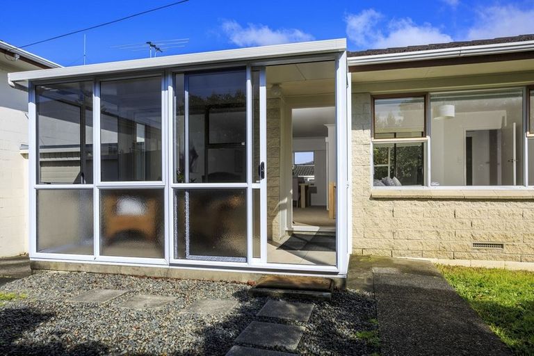Photo of property in 2/22 Gordon Avenue, Milford, Auckland, 0620