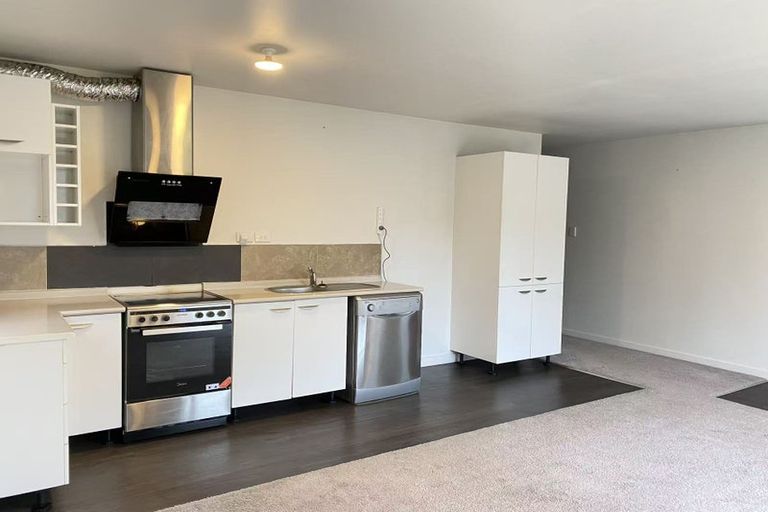 Photo of property in 43 Fitzwater Place, Henderson, Auckland, 0612