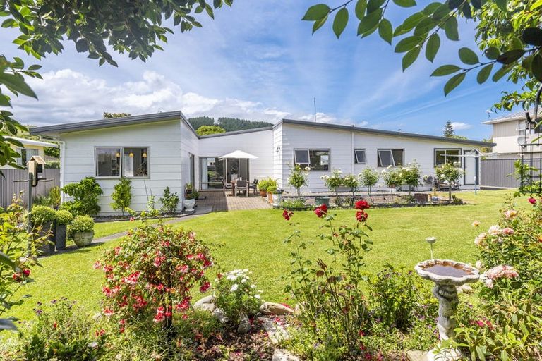 Photo of property in 18 Sunshine Avenue, Paraparaumu, 5032