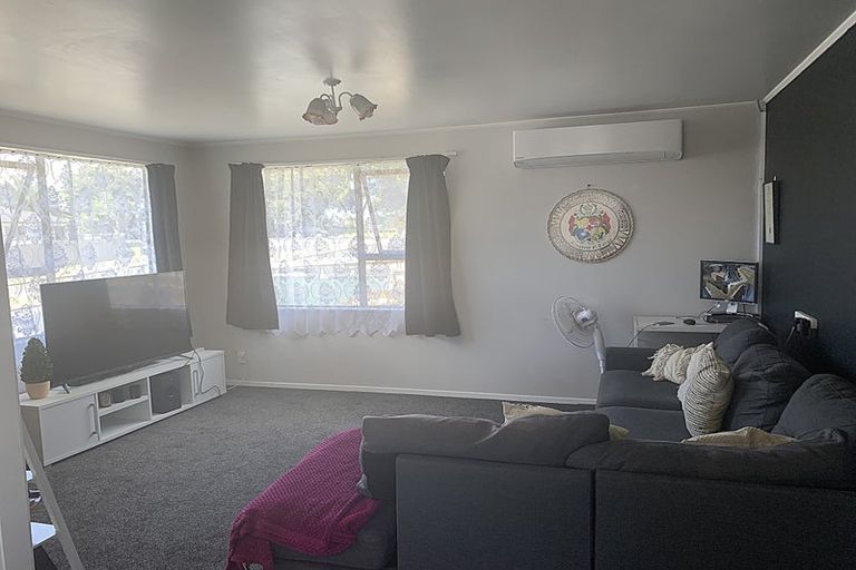 Photo of property in 2/4 Etherton Drive, Weymouth, Auckland, 2103