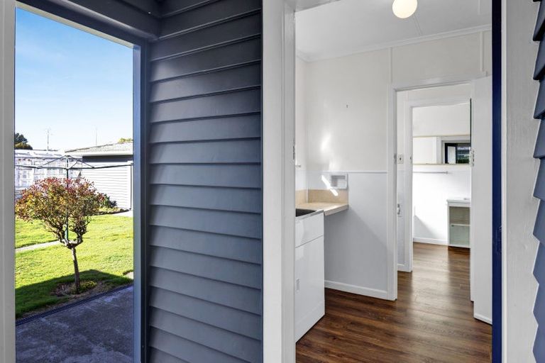 Photo of property in 5 Domett Street, Opunake, 4616