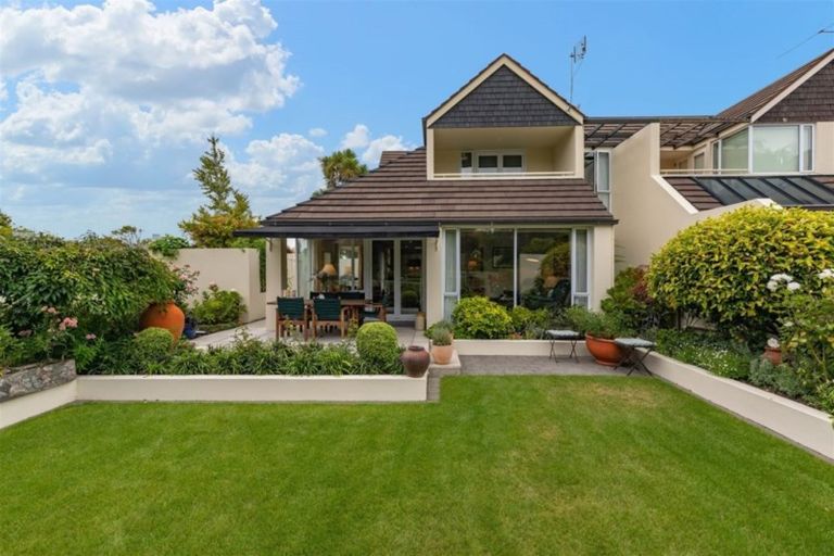 Photo of property in 61 Fendalton Road, Fendalton, Christchurch, 8014