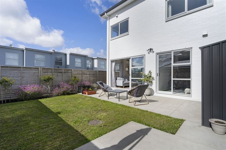 Photo of property in 2 Briddock Way, Swanson, Auckland, 0614